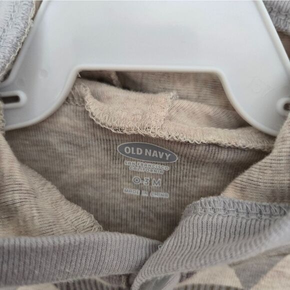 3/$15 Old Navy Jumpsuit size 0-3 m - Picture 2 of 3